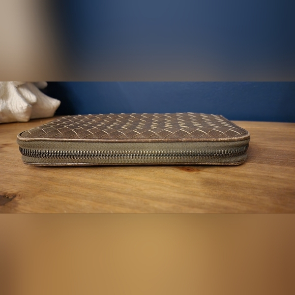 Bottega Veneta Long Zip Wallet - Picture 4 of 8